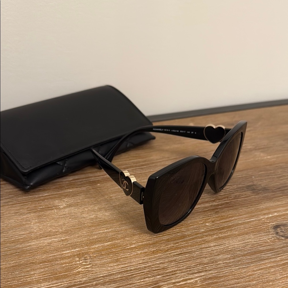 chanel Chic Black Sunglasses